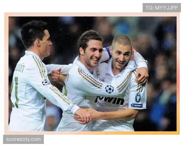 本泽马高位抢断频撕防线，折射其本赛季锋线角色的关键转变